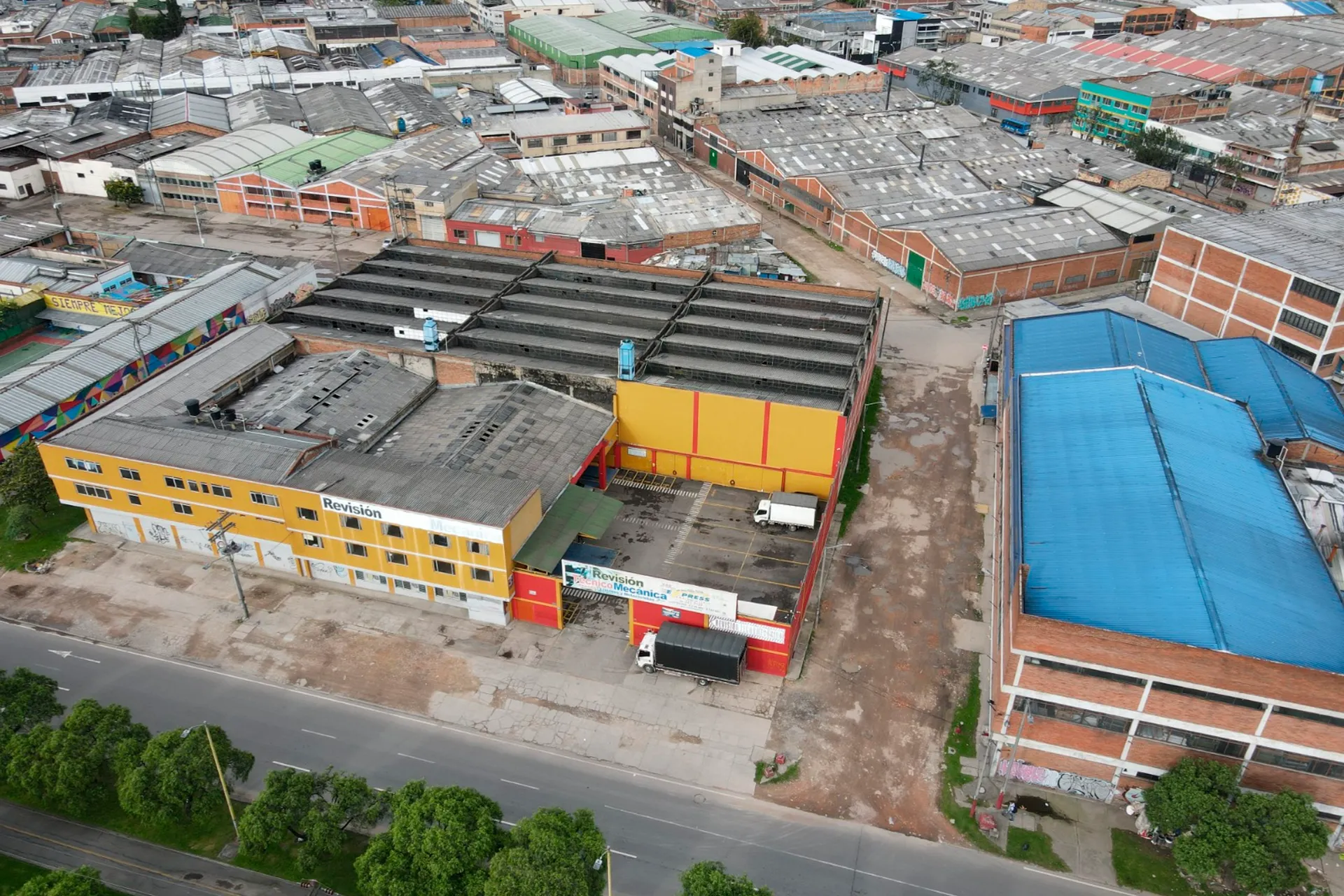 Centro de diagnóstico automotor en Bogotá Puente Aranda revisión técnico mecánica y de gases